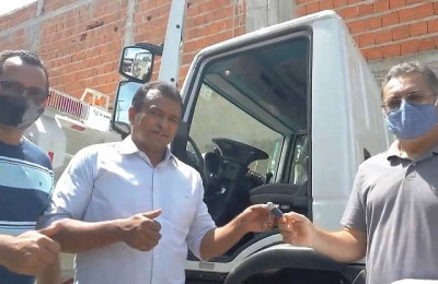 Deputado Fábio Abreu realiza entrega de tratores e kits de irrigação para municípios